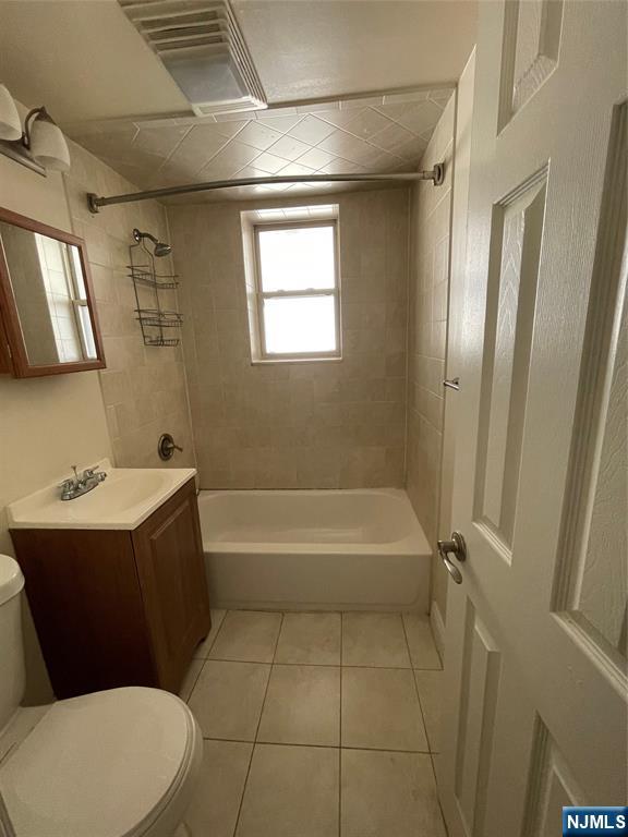 280-320 Oak Street, Unit 306TG Ridgewood, NJ 07450 - Photo 11 of 22 a bathroom with a sink a toilet and bathtub