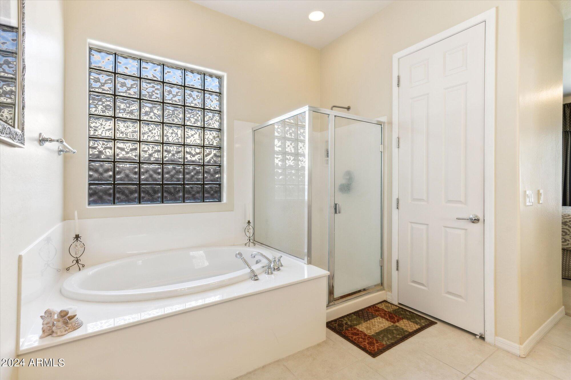 3307 North Riverside Drive Florence, AZ 85132 - Photo 16 of 35 a bathroom with a bathtub and a shower