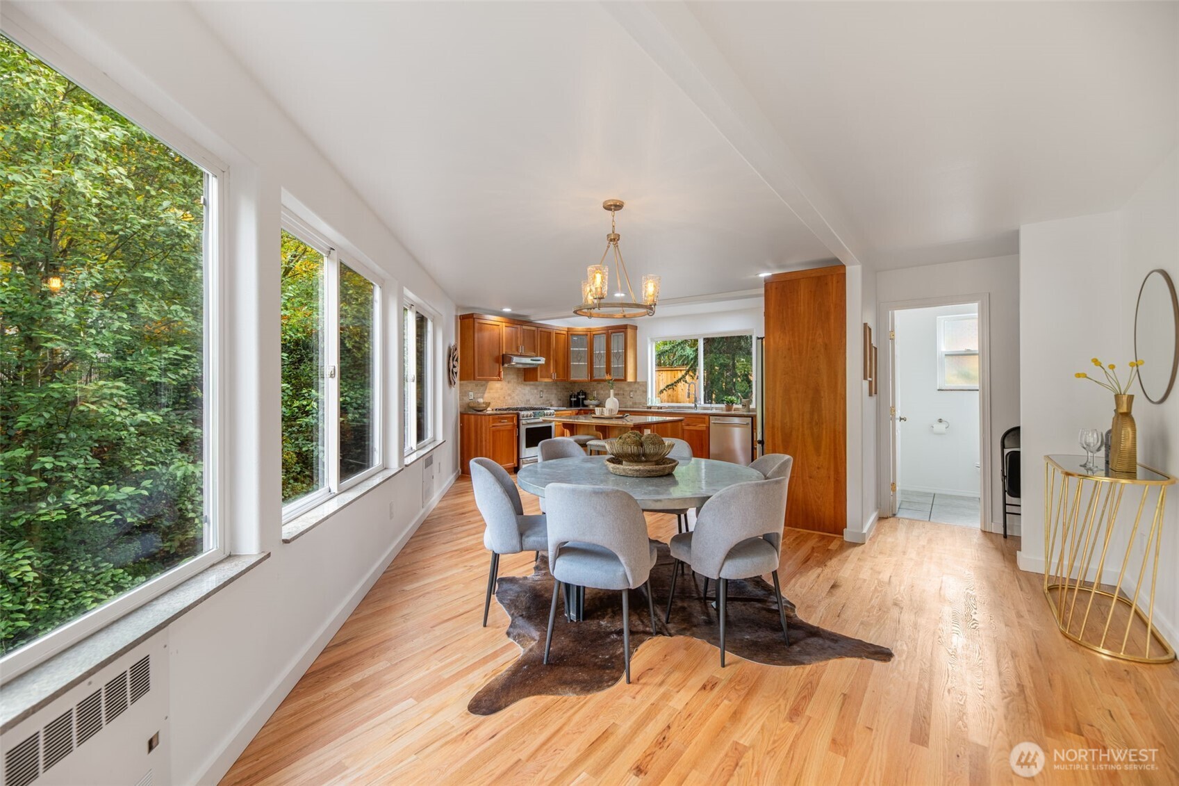 2708 Northeast 98th Street Seattle, WA 98115 - Photo 11 of 36