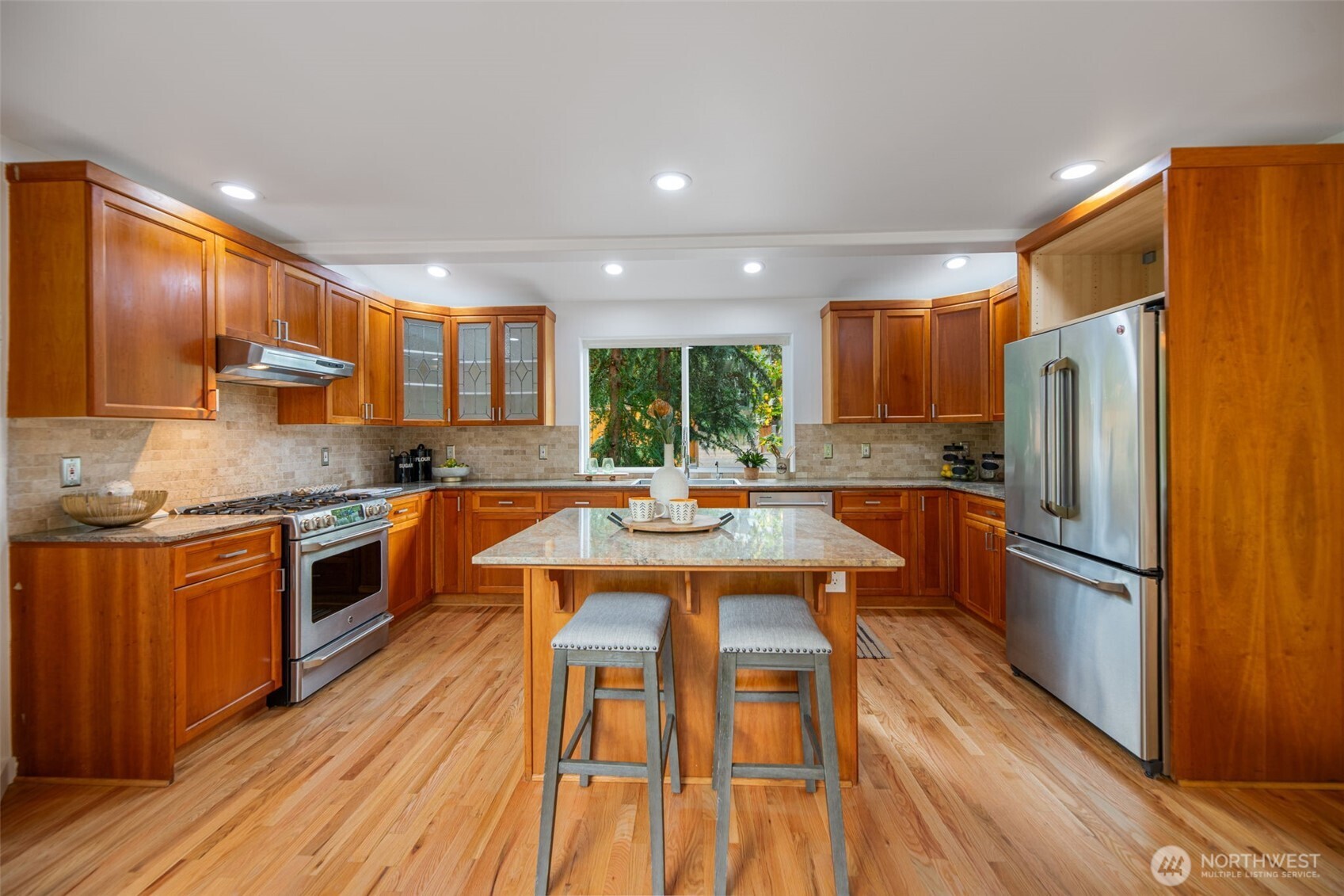 2708 Northeast 98th Street Seattle, WA 98115 - Photo 12 of 36