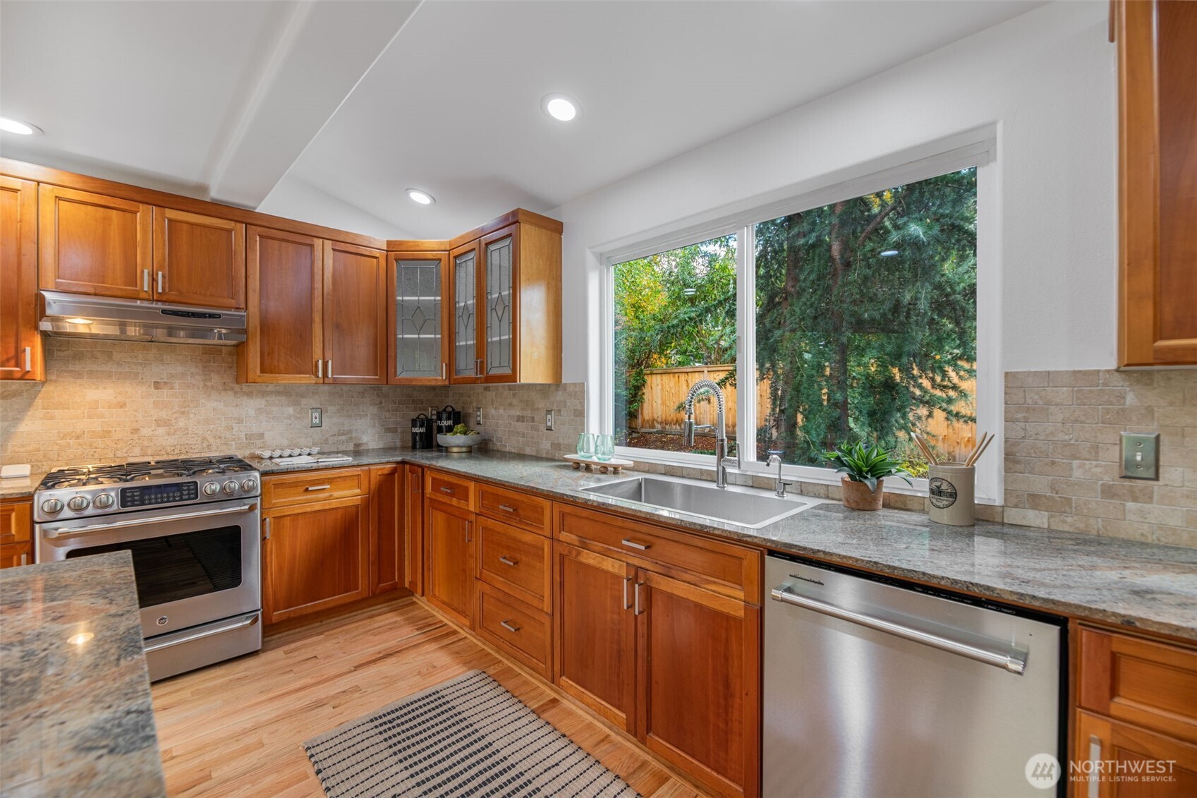 2708 Northeast 98th Street Seattle, WA 98115 - Photo 13 of 36