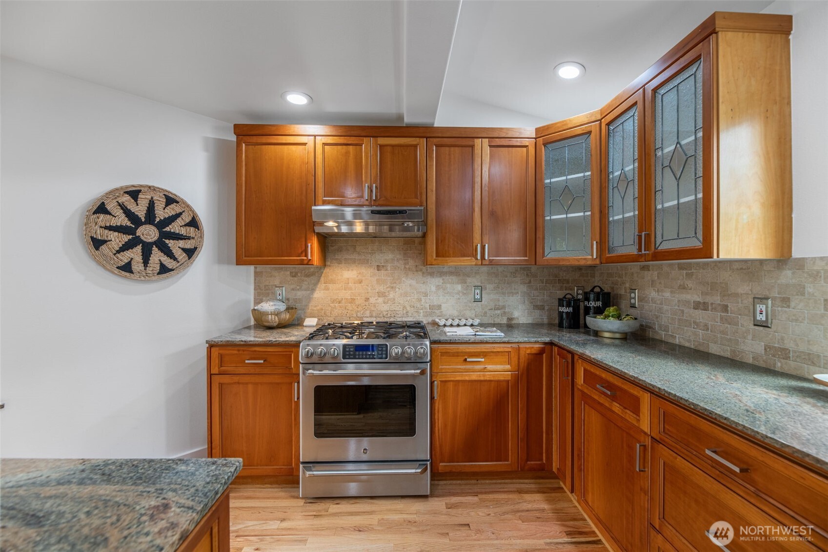 2708 Northeast 98th Street Seattle, WA 98115 - Photo 15 of 36