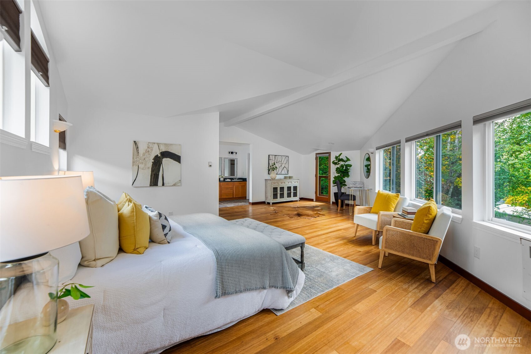 2708 Northeast 98th Street Seattle, WA 98115 - Photo 18 of 36