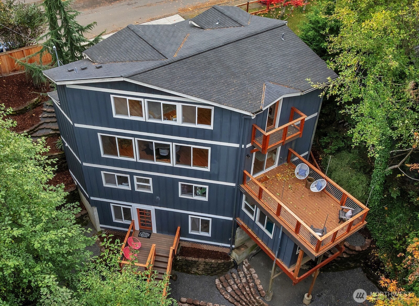 2708 Northeast 98th Street Seattle, WA 98115 - Photo 3 of 36