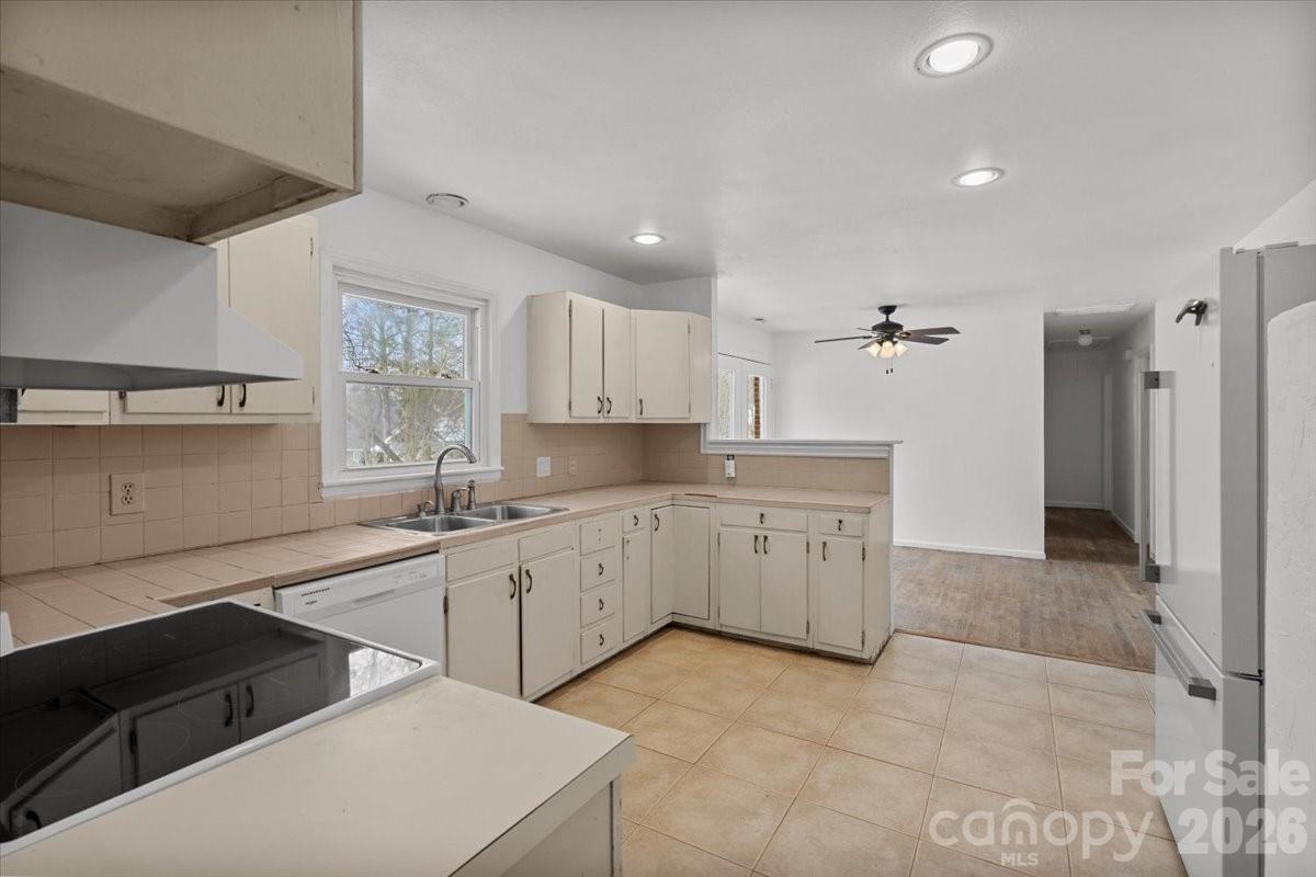 6721 Alanbrook Road Charlotte, NC 28215 - Photo 11 of 35