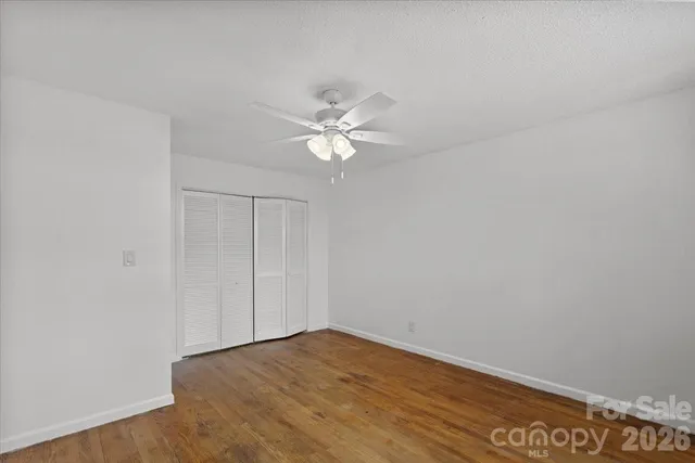 a view of an empty room with a ceiling fan