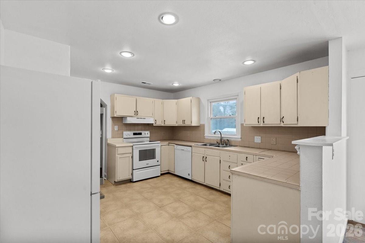 6721 Alanbrook Road Charlotte, NC 28215 - Photo 10 of 35