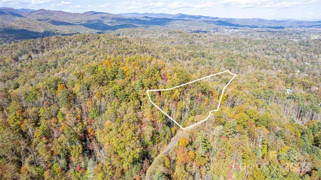 a view of residential houses with a mountain