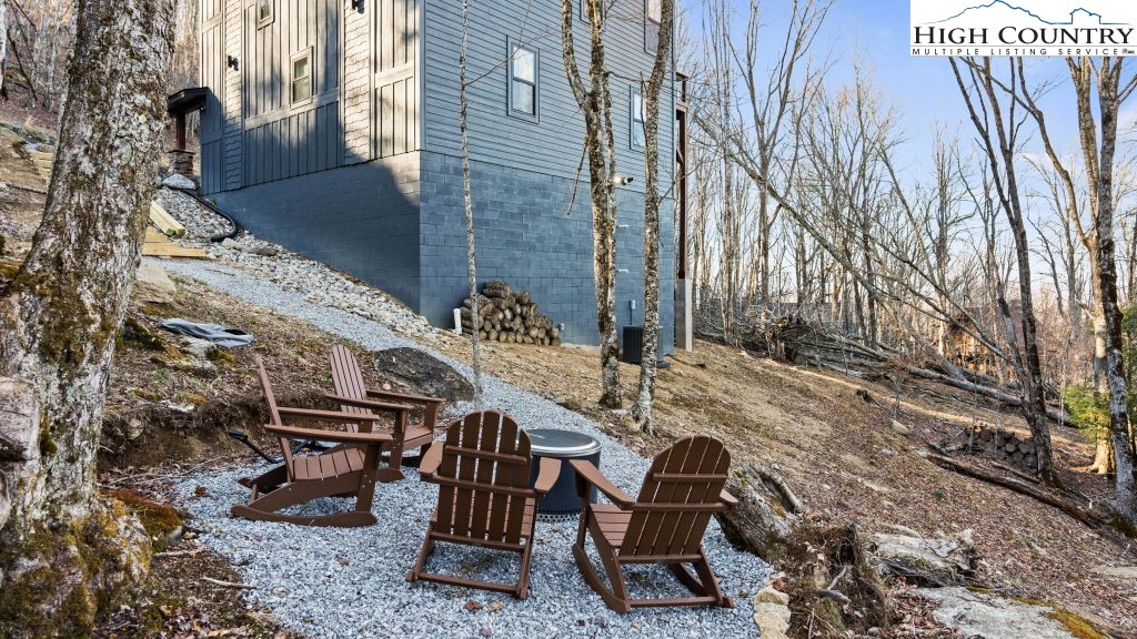 114 Windridge Road Beech Mountain, NC 28604 - Photo 33 of 49 a view of backyard with table and chairs and potted plants
