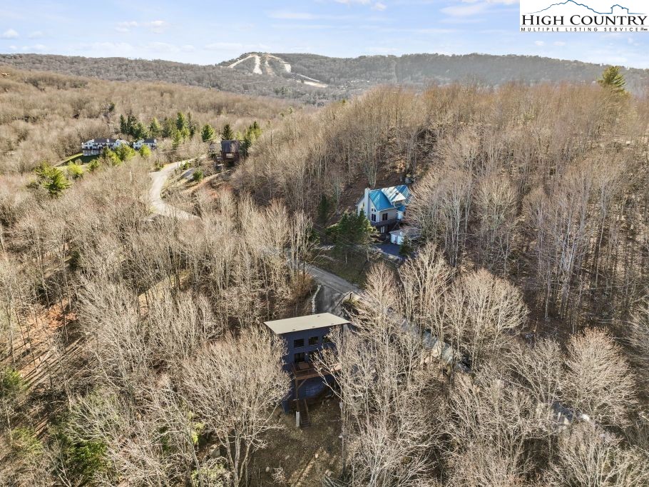 114 Windridge Road Beech Mountain, NC 28604 - Photo 35 of 49 a view of a outdoor space with mountain view