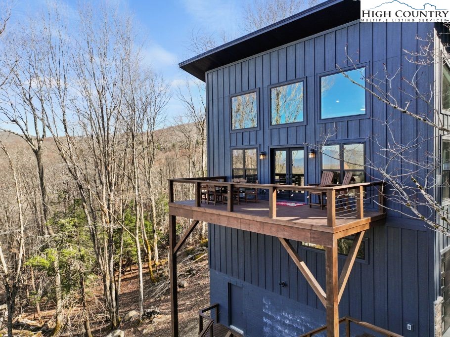 114 Windridge Road Beech Mountain, NC 28604 - Photo 37 of 49 a view of a patio with table and chairs with wooden floor and fence