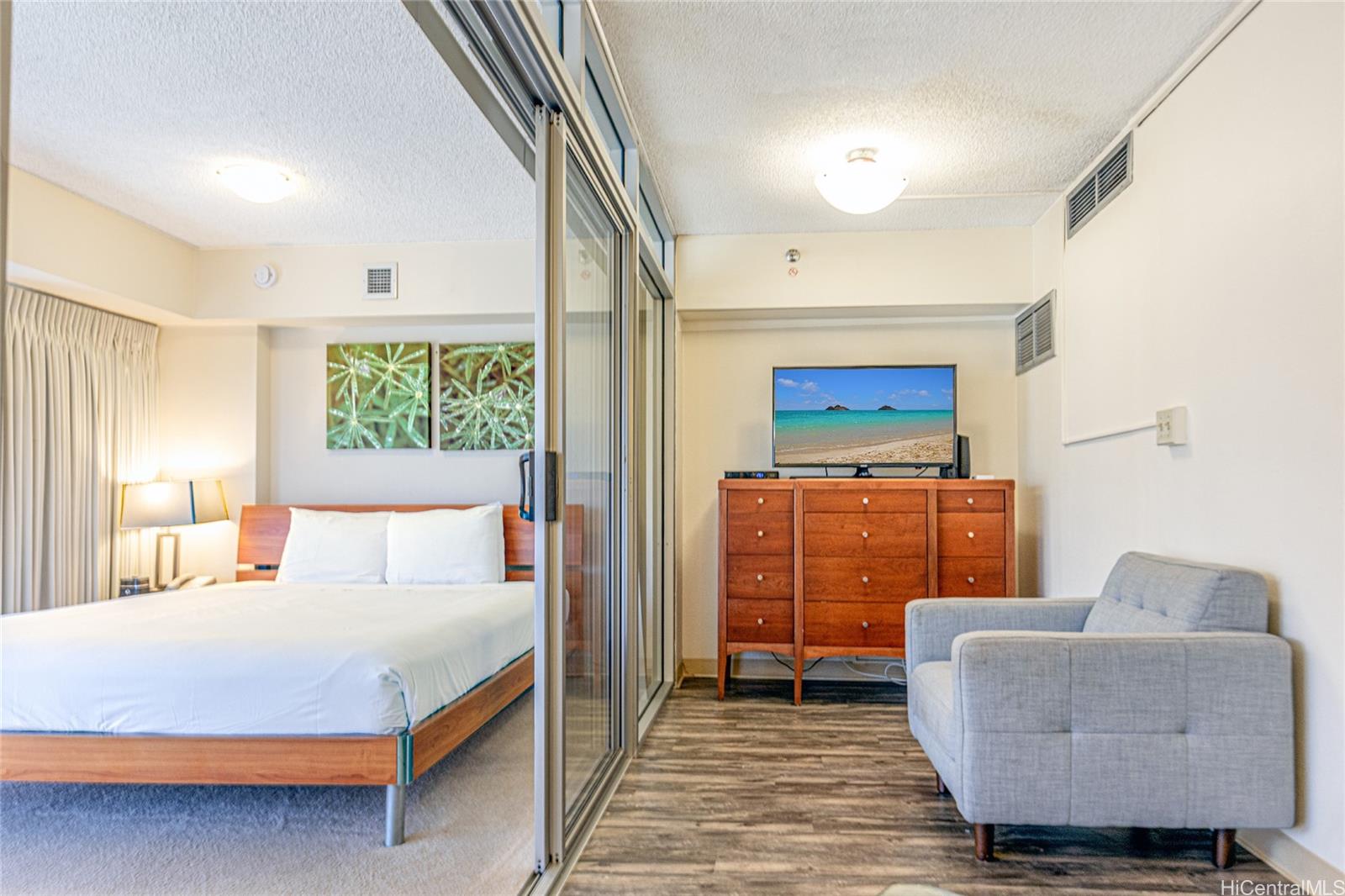 1088 Bishop Street, Unit 2001 Honolulu, HI 96813 - Photo 6 of 15