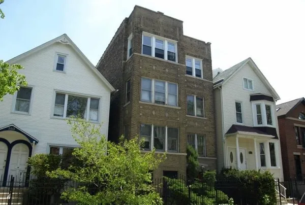 $2,150 | 2439 North Francisco Avenue, Unit 3, Chicago, IL 60647