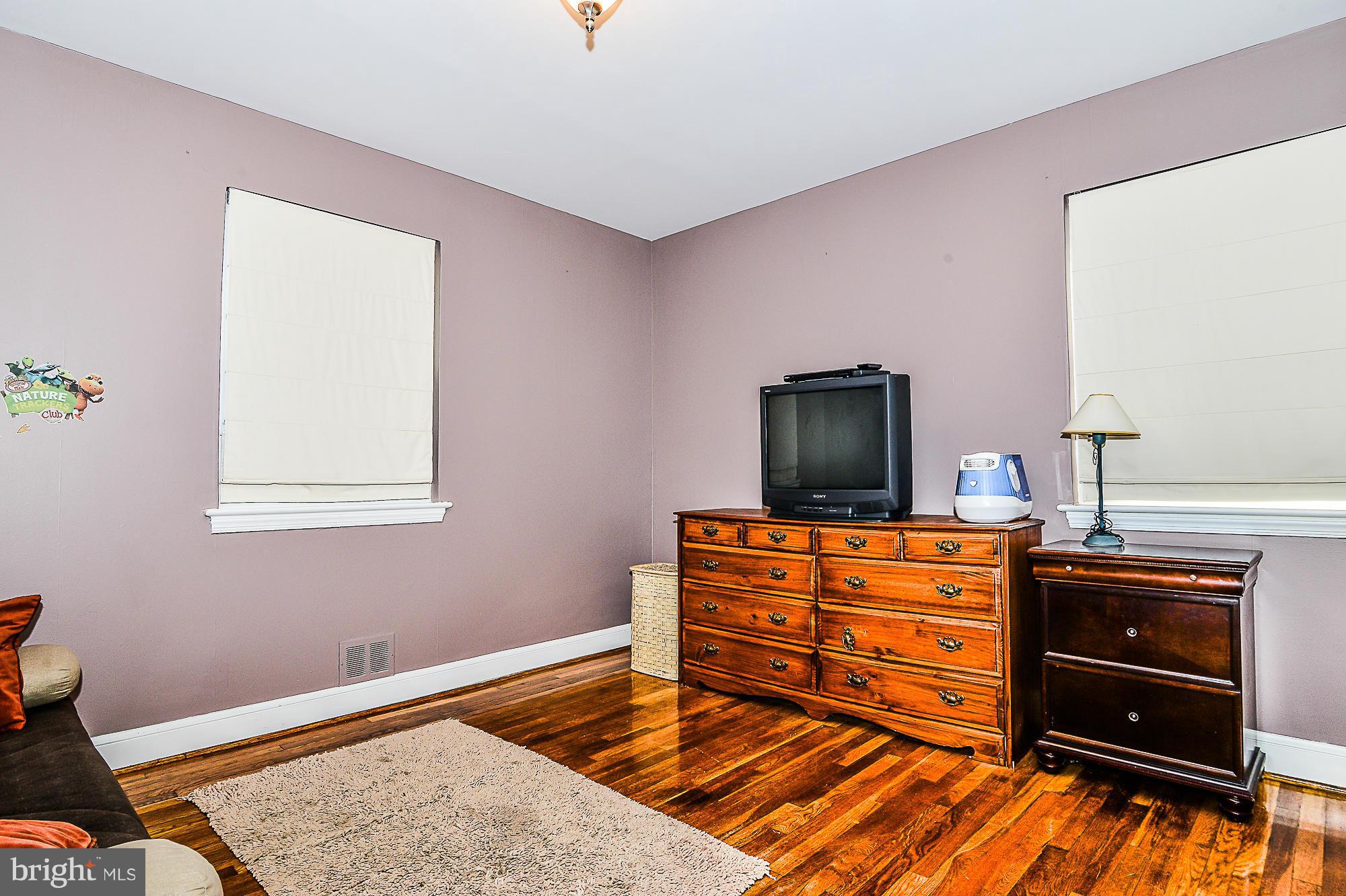 511 Kerwin Court Silver Spring, MD 20901 - Photo 8 of 21 a room with furniture and wooden floor