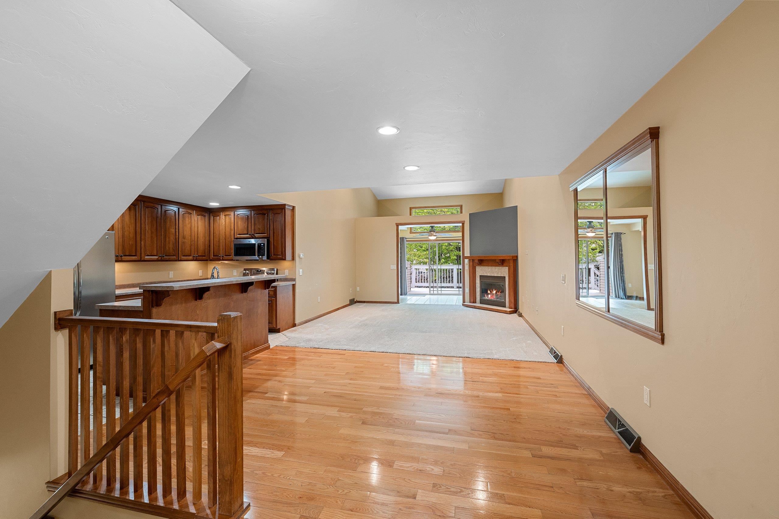 1243 Prairie Falcon Trail Green Bay, WI 54313 - Photo 6 of 51