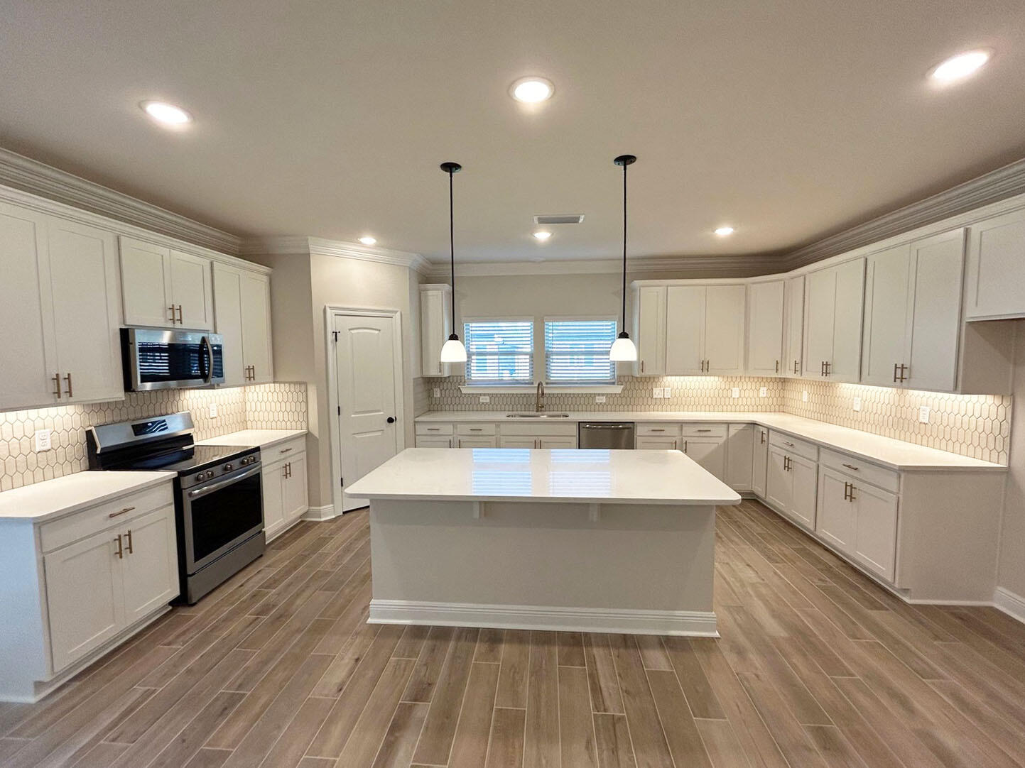 59 Lumen Loop Freeport, FL 32439 - Photo 2 of 22 Picture39 copy