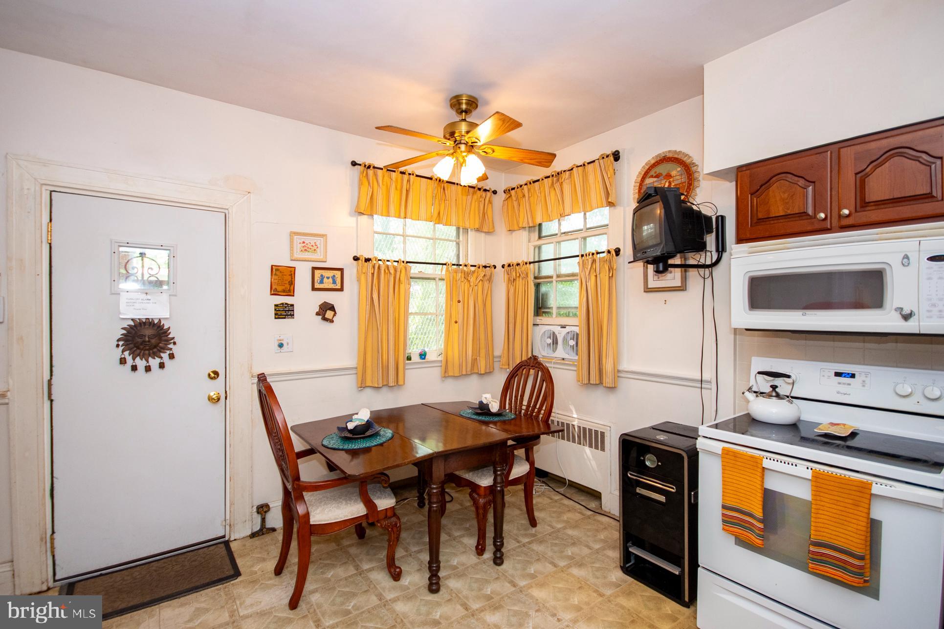 2705 Queen Anne Road Baltimore, MD 21216 - Photo 16 of 29 Eat In Kitchen
