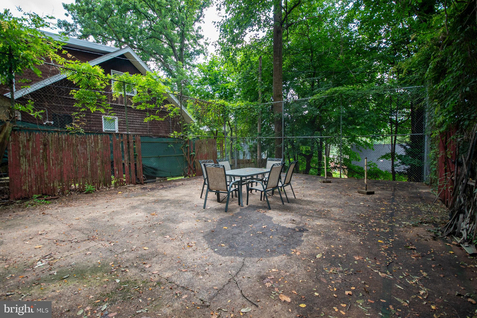 2705 Queen Anne Road Baltimore, MD 21216 - Photo 29 of 29 Courtyard