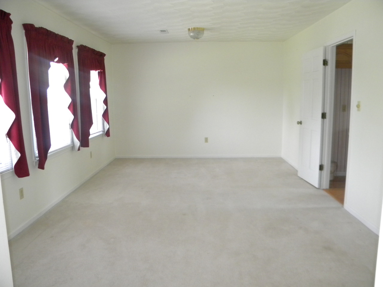 215 Apple Tree Road Roanoke, VA 24019 - Photo 2 of 13 Living Room and Dining Area