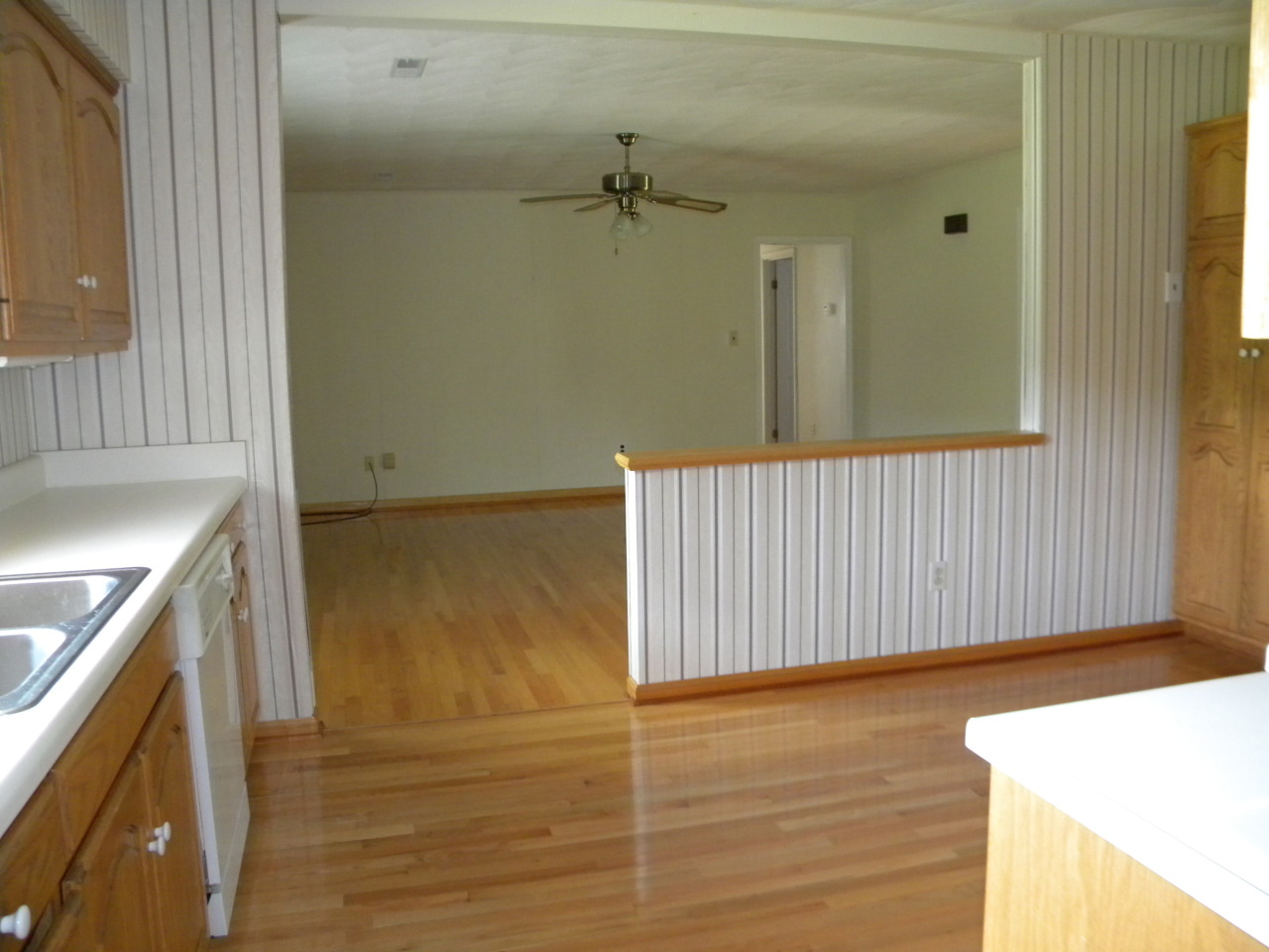 215 Apple Tree Road Roanoke, VA 24019 - Photo 6 of 13 Kitchen