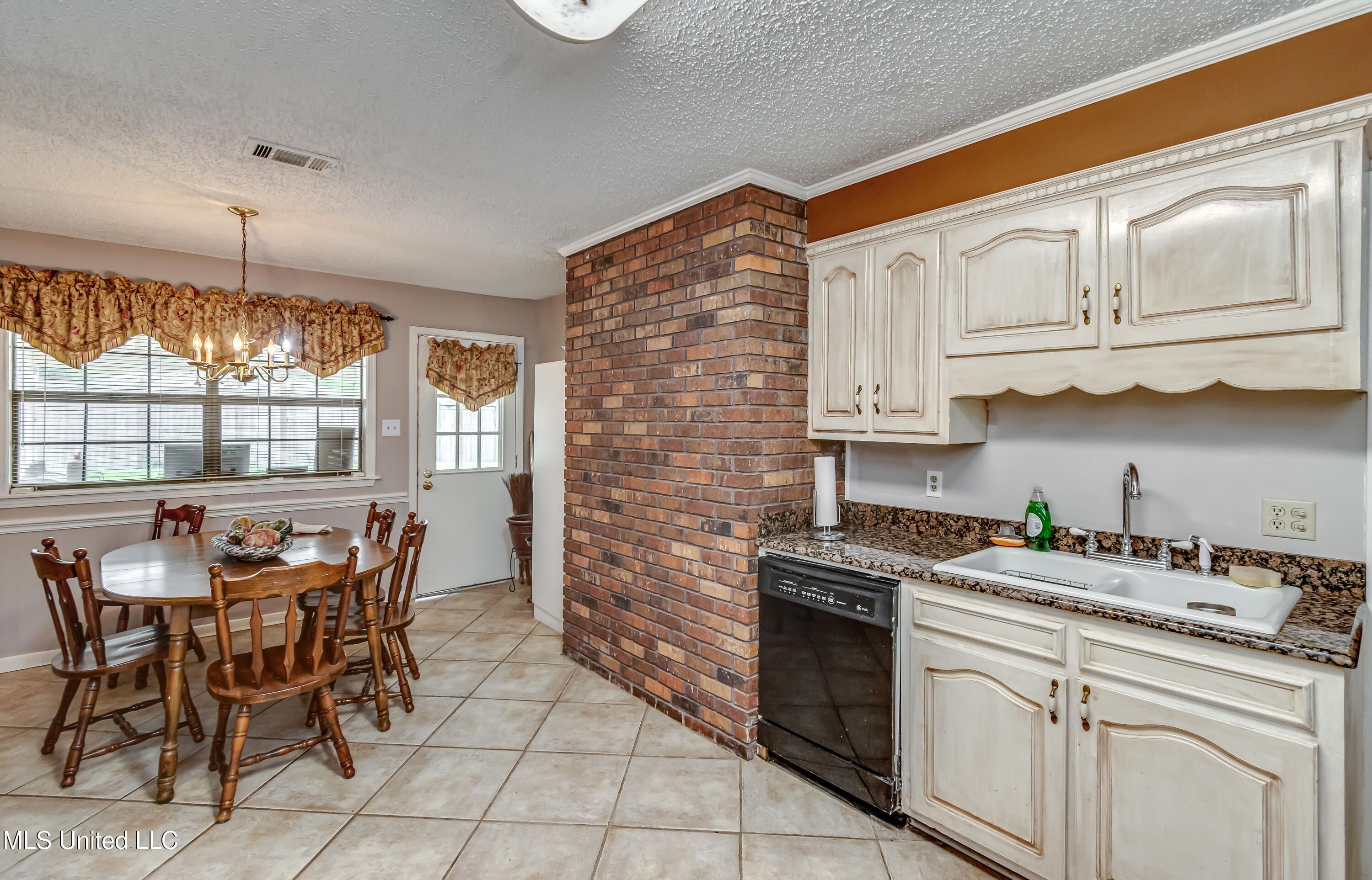 453 Waterford Road Brandon, MS 39047 - Photo 29 of 62 453 Waterford Dr-34