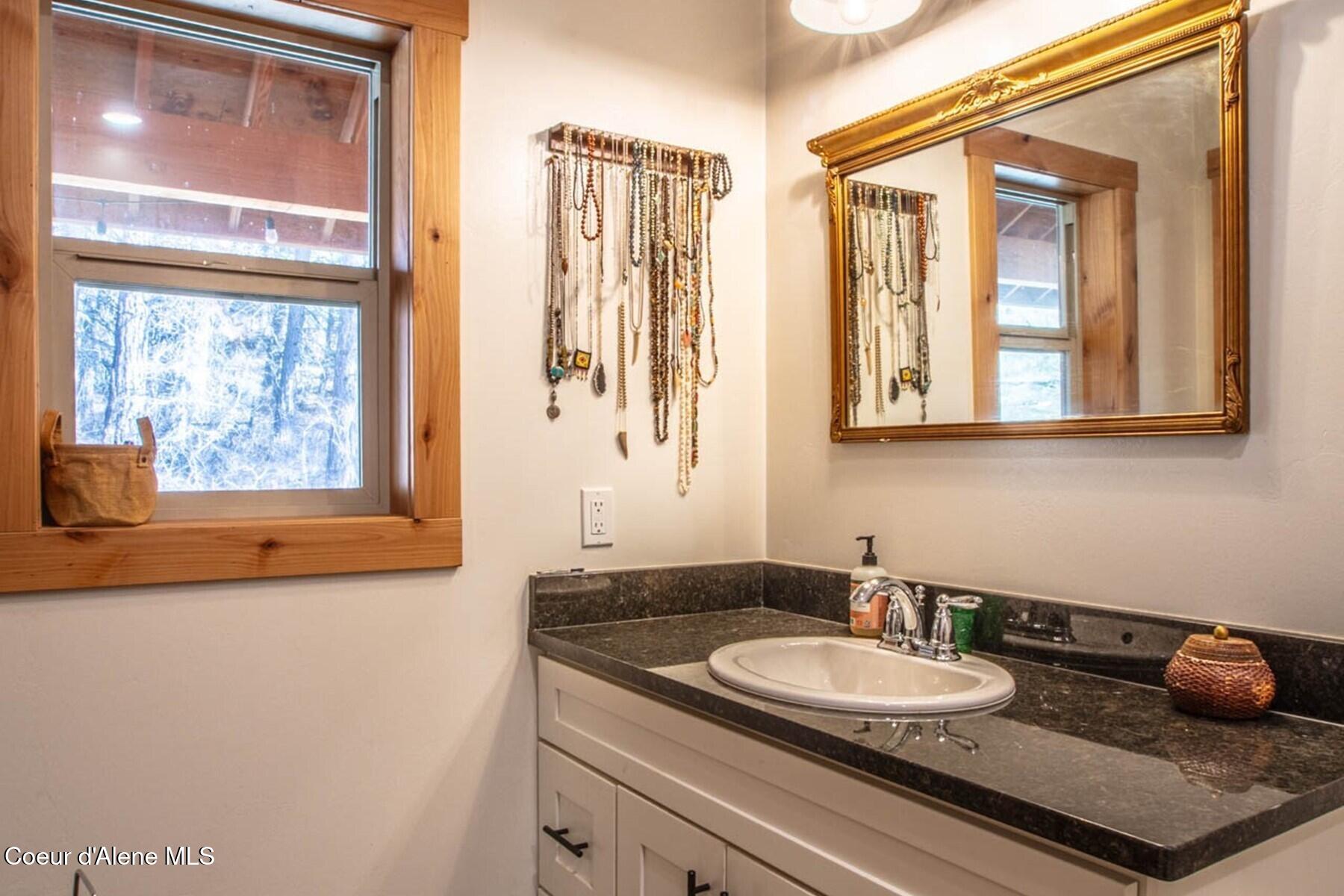 69 Boreal Way Naples, ID 83847 - Photo 26 of 85 Master Bathroom