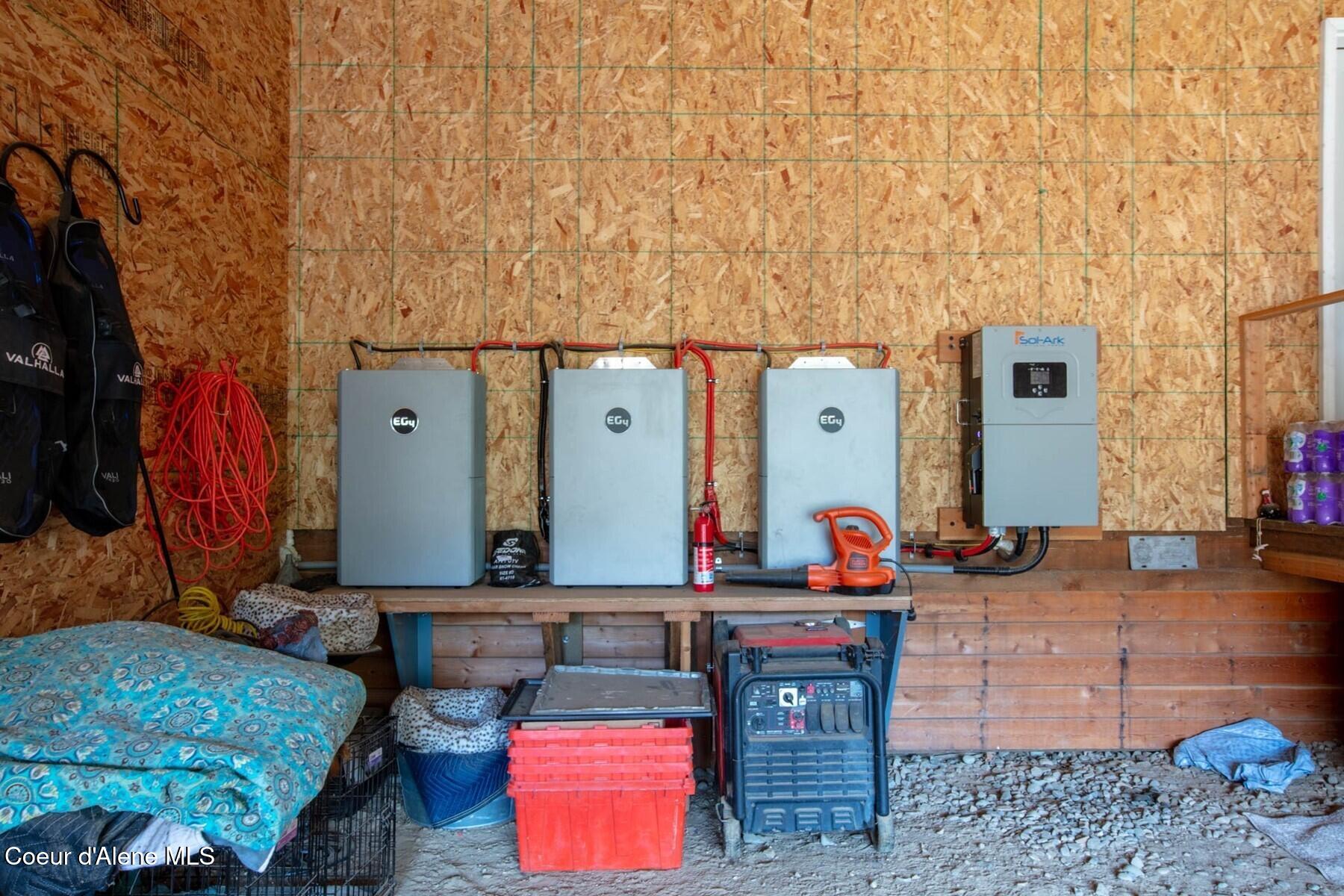 69 Boreal Way Naples, ID 83847 - Photo 35 of 85 Battery BankControls