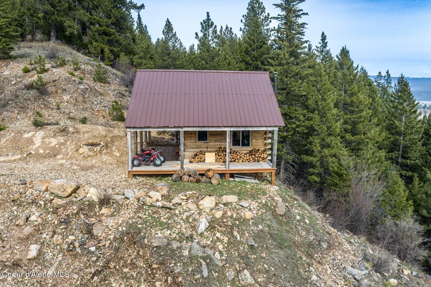 69 Boreal Way Naples, ID 83847 - Photo 4 of 85 3rd - Kids Cabin