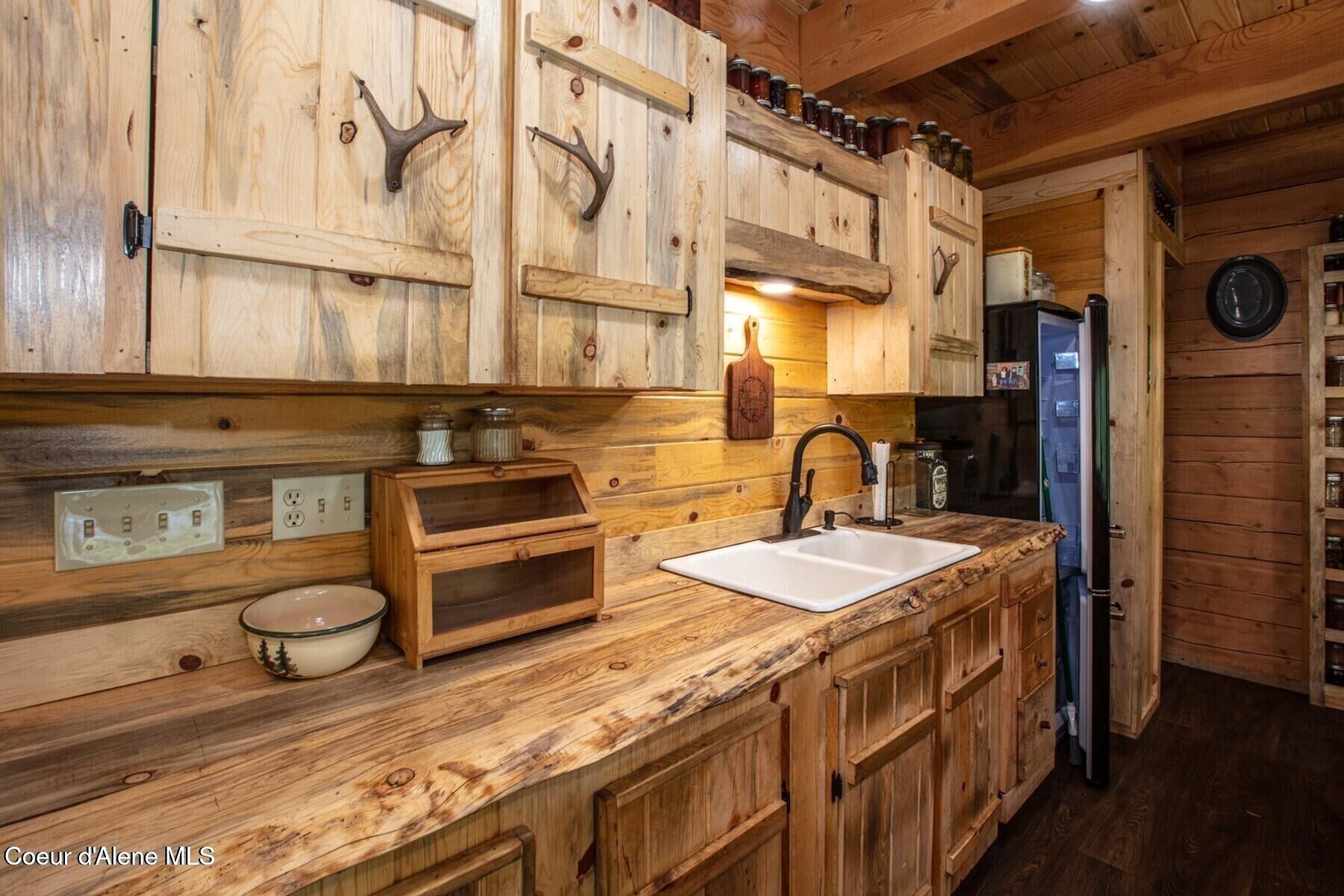 69 Boreal Way Naples, ID 83847 - Photo 48 of 85 The Cabin