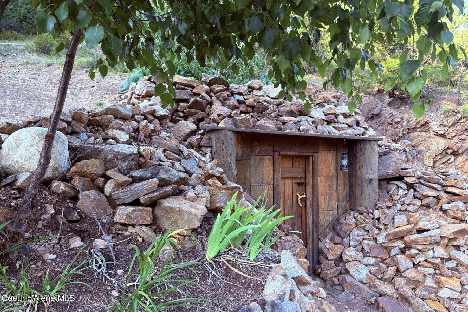 69 Boreal Way Naples, ID 83847 - Photo 67 of 85 Root Cellar