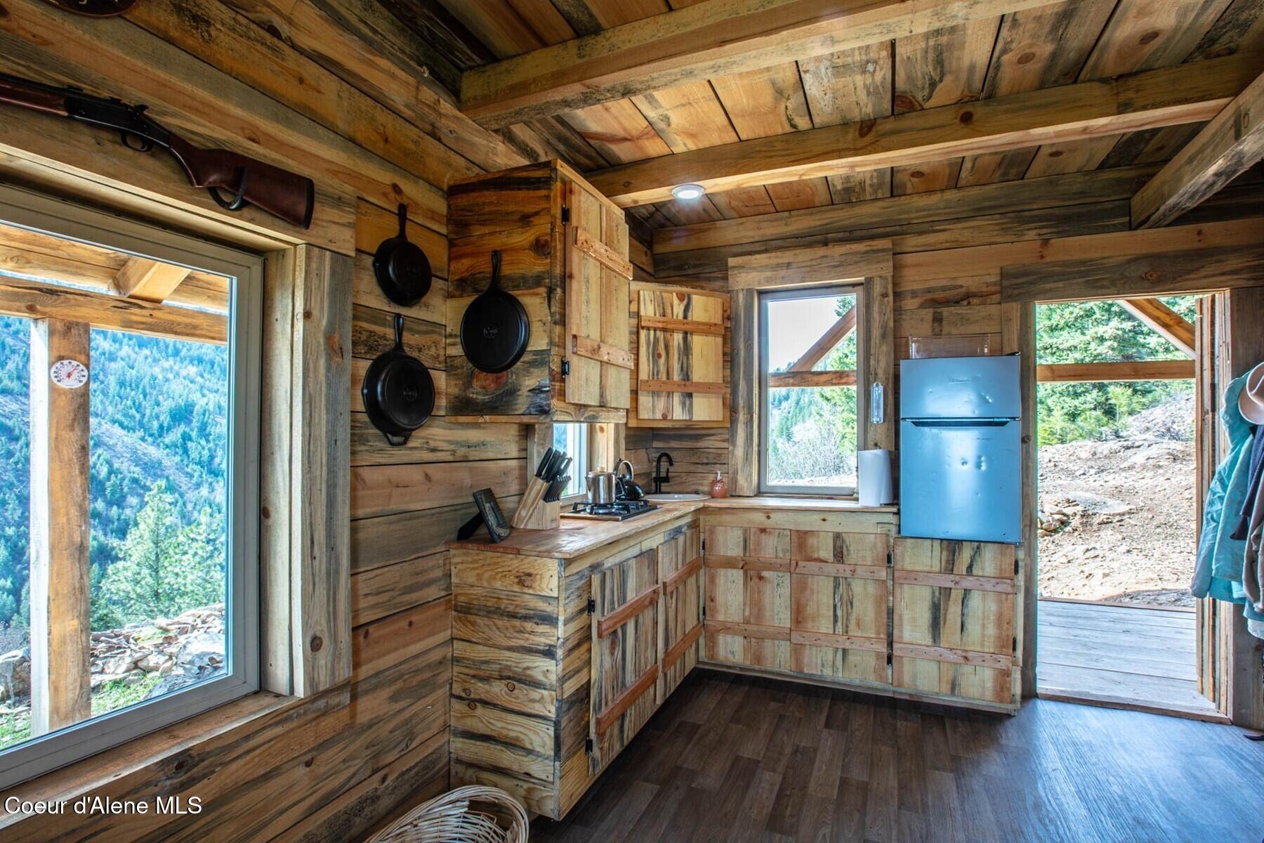 69 Boreal Way Naples, ID 83847 - Photo 73 of 85 Kids Cabin