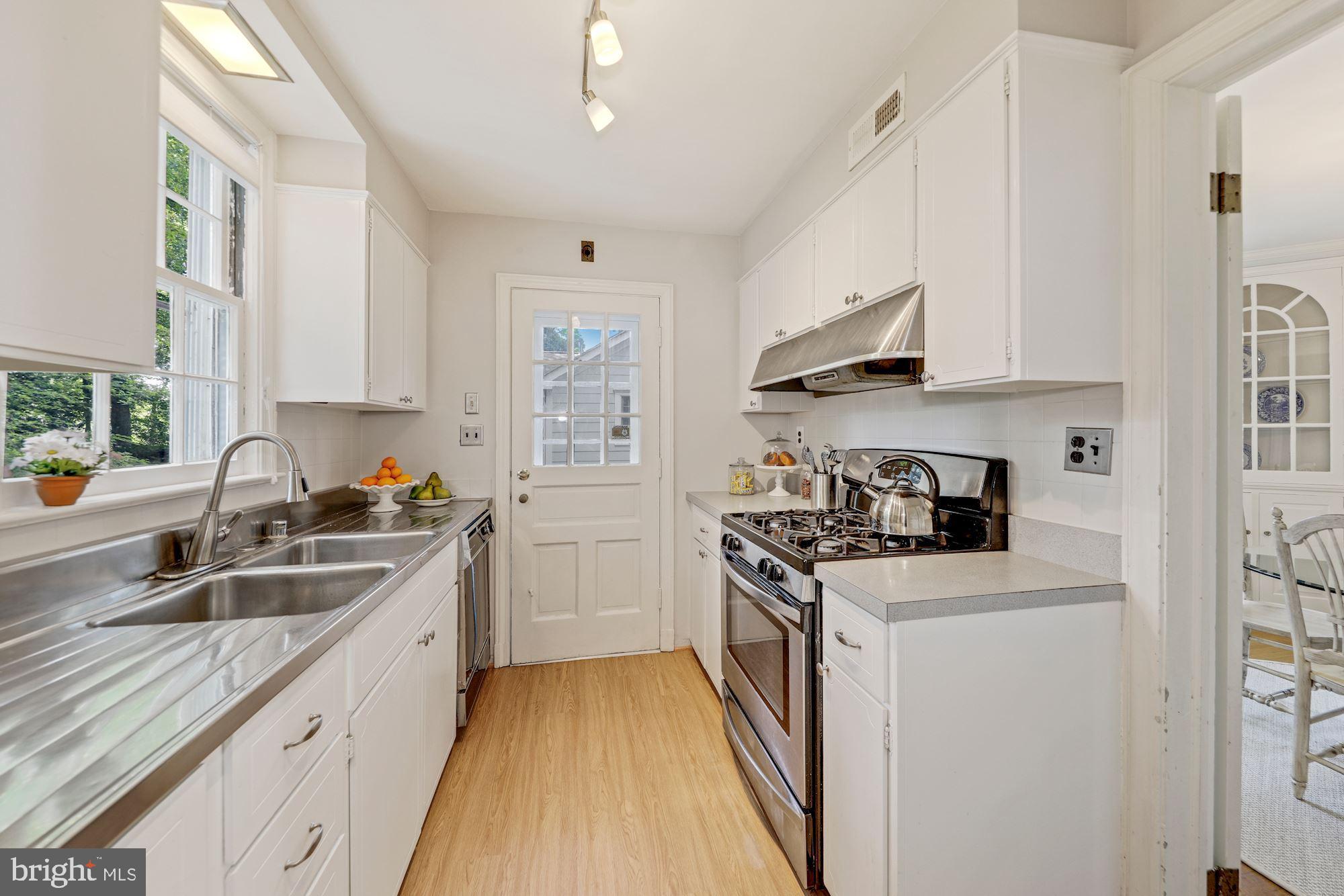 5912 Harwick Road Bethesda, MD 20816 - Photo 7 of 22 Gallery Image 7