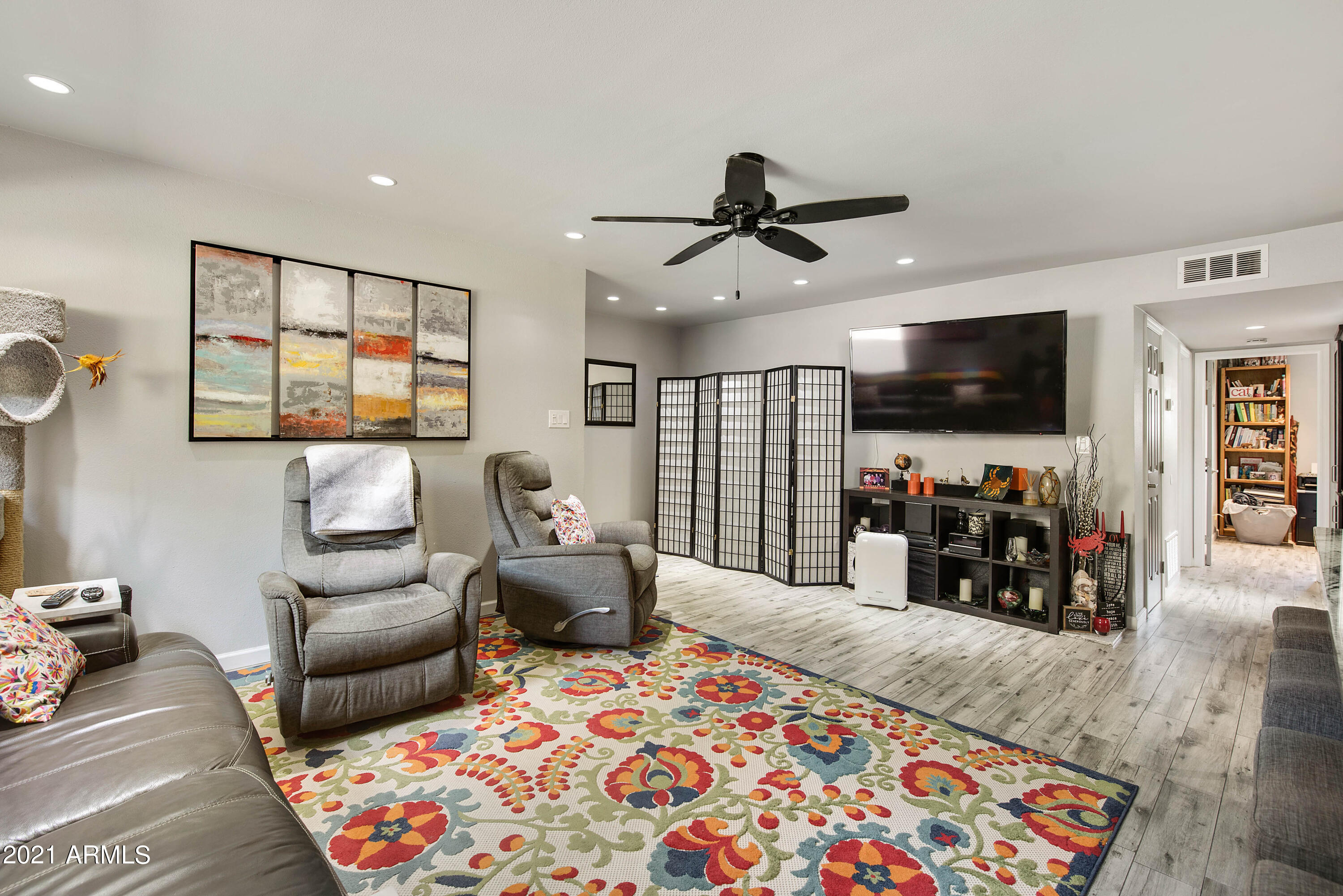 5525 East Thomas Road, Unit O2 Phoenix, AZ 85018 - Photo 4 of 31 _dsc8179-_dsc8181