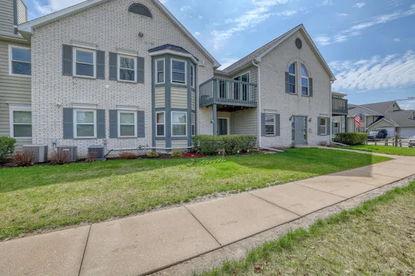 $250,000 | N25w24069 River Park Drive, Unit 10, Pewaukee, WI 53072
