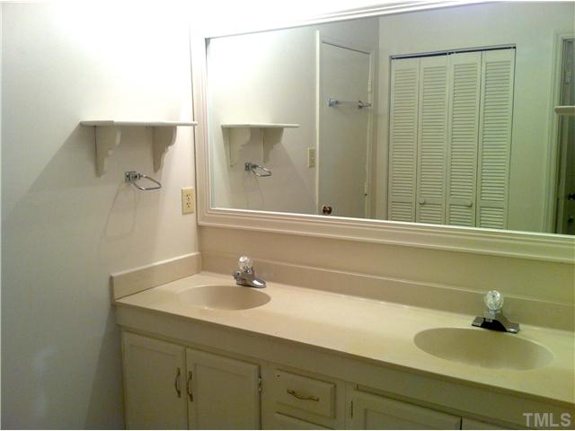 5763 Forest Lawn Court Raleigh, NC 27612 - Photo 5 of 9