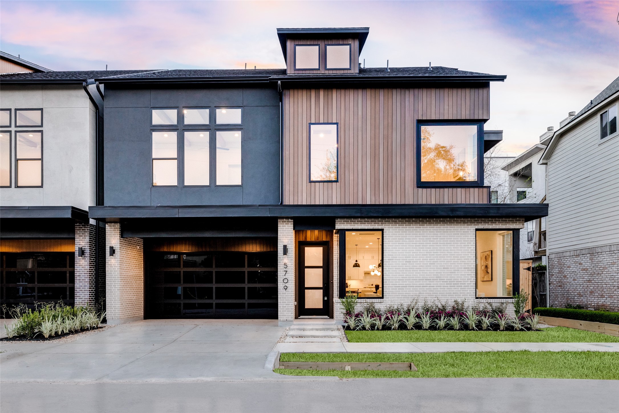 Mazzarino is the 2023 Custom Builder of the Year by GHBA. Built-in at the center of Houston’s Inner Loop, Rice Military, this residence features all of the high-end finishes you’ve come to expect from Mazzarino. A balance of luxury & modern-day living. This new luxury, energy-efficient home features 1st floor living, kitchen wine bar, game room w/dry bar, & a private driveway. Finishes include natural stone/granite counters, Fisher Paykel appliances, luxurious primary closet, engineered wood floors & more!