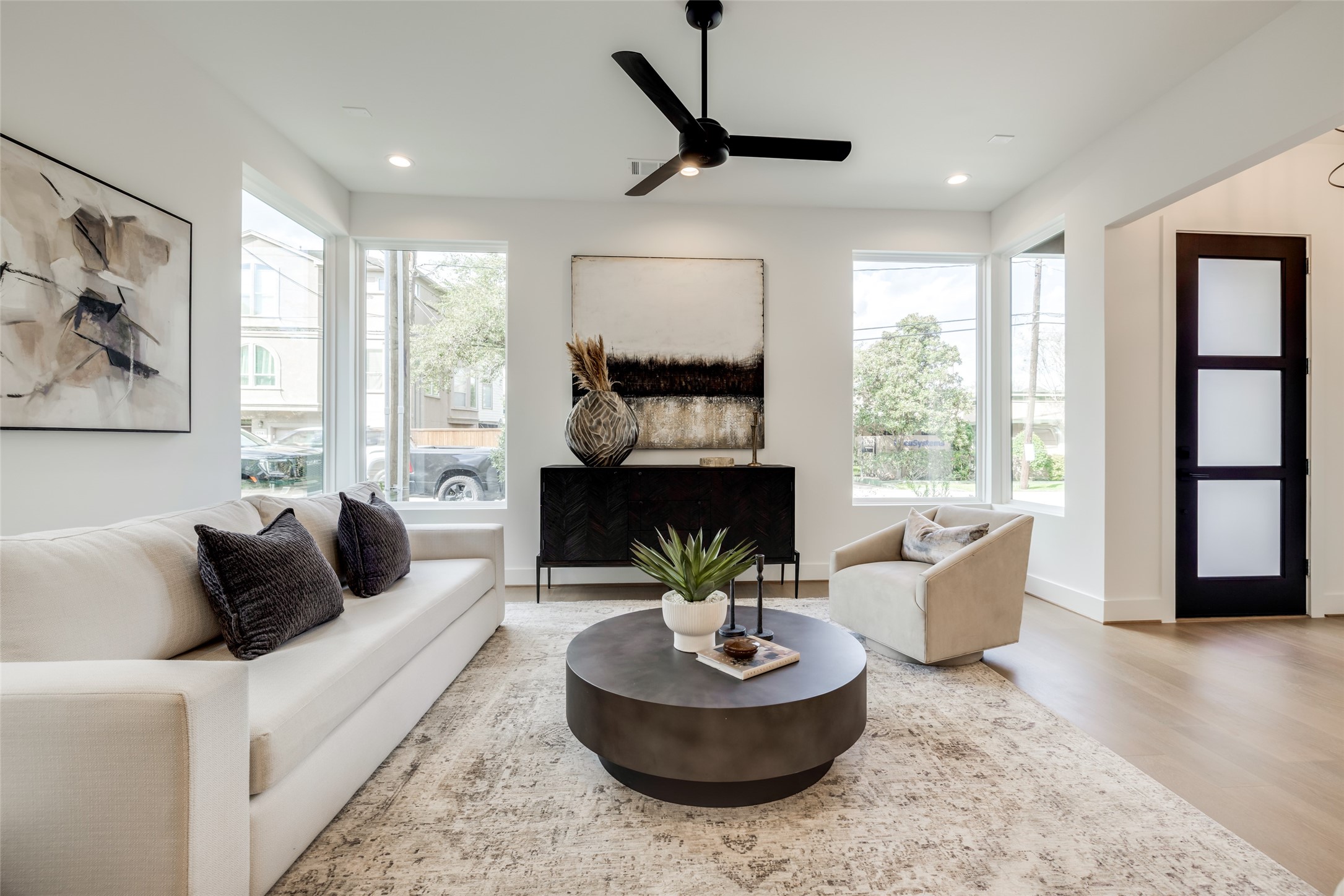 5709 Feagan Street Houston, TX 77007 - Photo 5 of 49