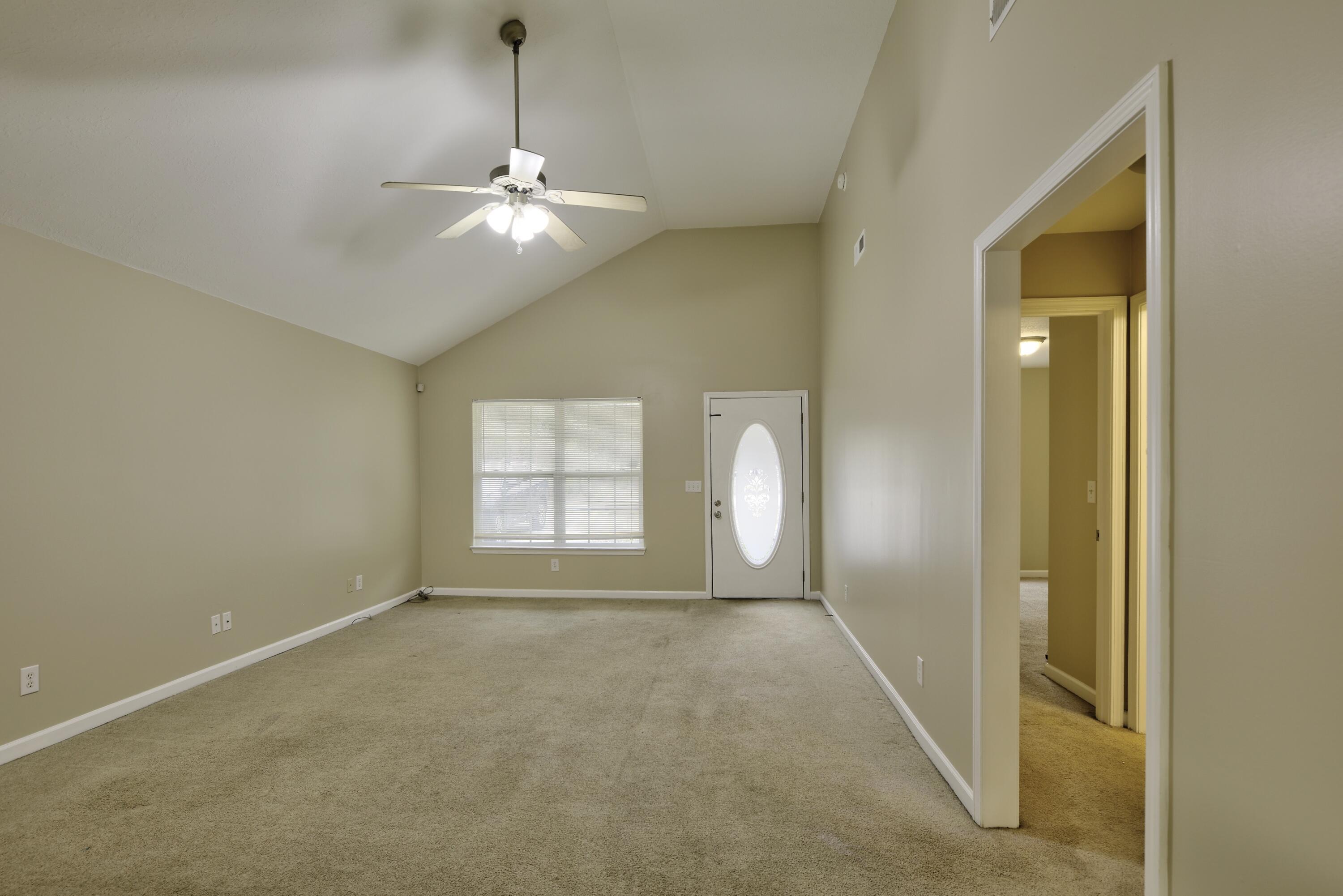 1421 Vance Road Chattanooga, TN 37421 - Photo 3 of 16 Great Room - Entry Door