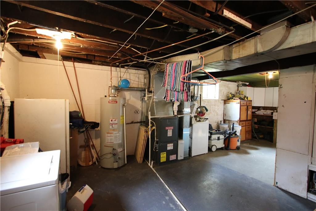 8 Momeyer Road Monongahela, PA 15063 - Photo 21 of 25 Large 18x14 Laundry area