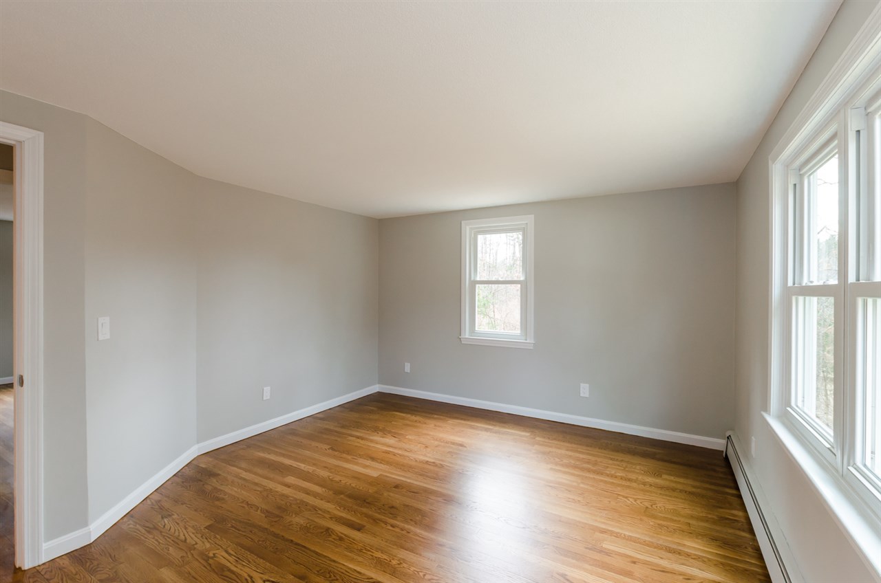 6 North Meadow Road Amherst, NH 03031 - Photo 11 of 34