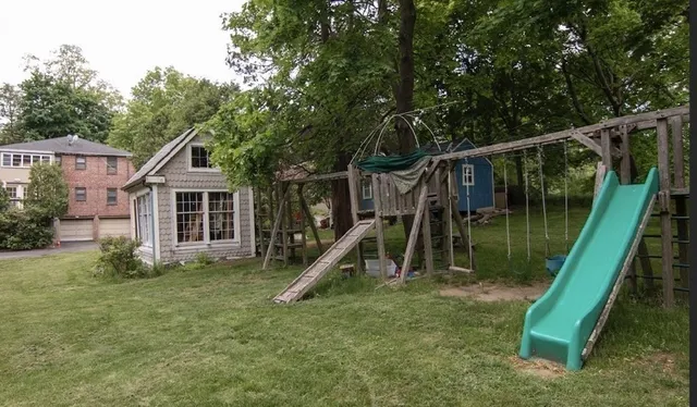 a view of a house with a backyard