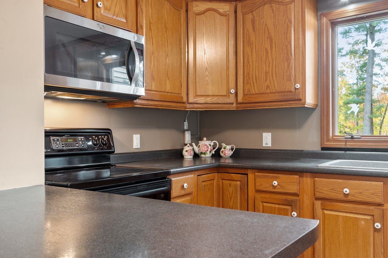 15 Coleman Street Rochester, NH 03867 - Photo 3 of 38