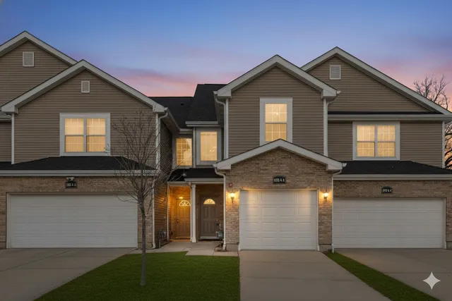 $375,000 | 600 West Pleasant Lane, Unit A3, Lombard, IL 60148