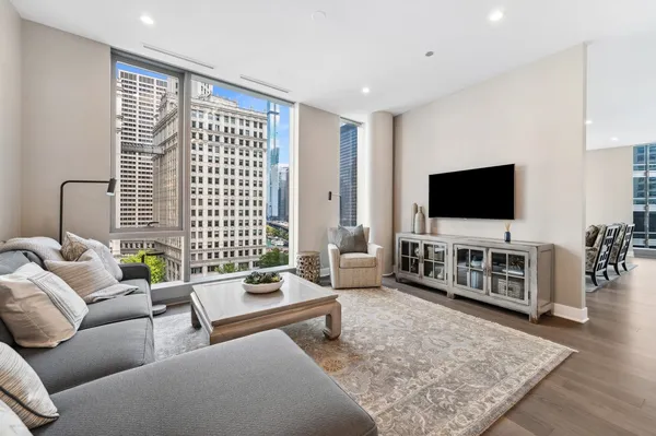 $1,775,000 | 403 North Wabash Avenue, Unit 8A, Chicago, IL 60611