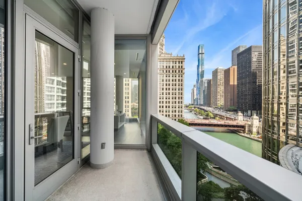 $1,775,000 | 403 North Wabash Avenue, Unit 8A, Chicago, IL 60611