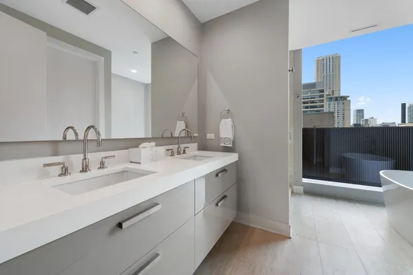 $1,775,000 | 403 North Wabash Avenue, Unit 8A, Chicago, IL 60611