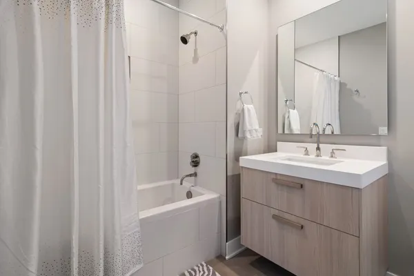 $1,775,000 | 403 North Wabash Avenue, Unit 8A, Chicago, IL 60611