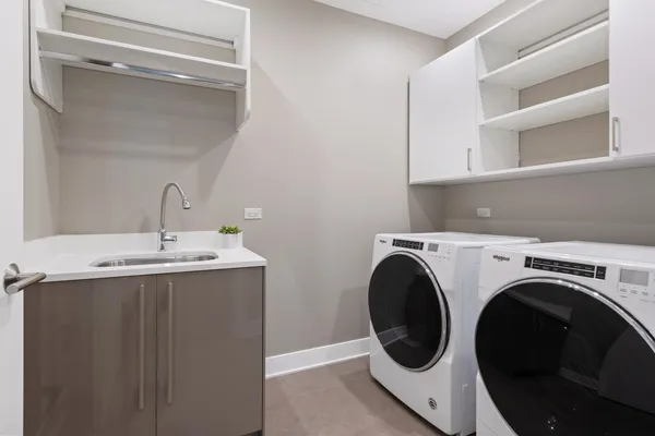 $1,775,000 | 403 North Wabash Avenue, Unit 8A, Chicago, IL 60611