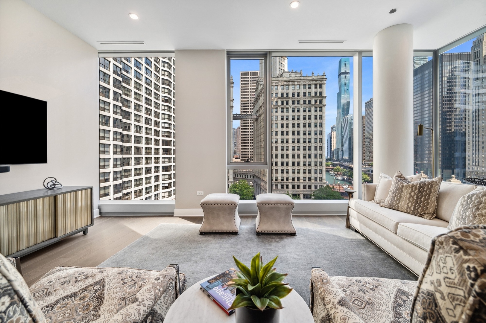 403 North Wabash Avenue, Unit 8A Chicago, IL 60611 - Photo 5 of 32