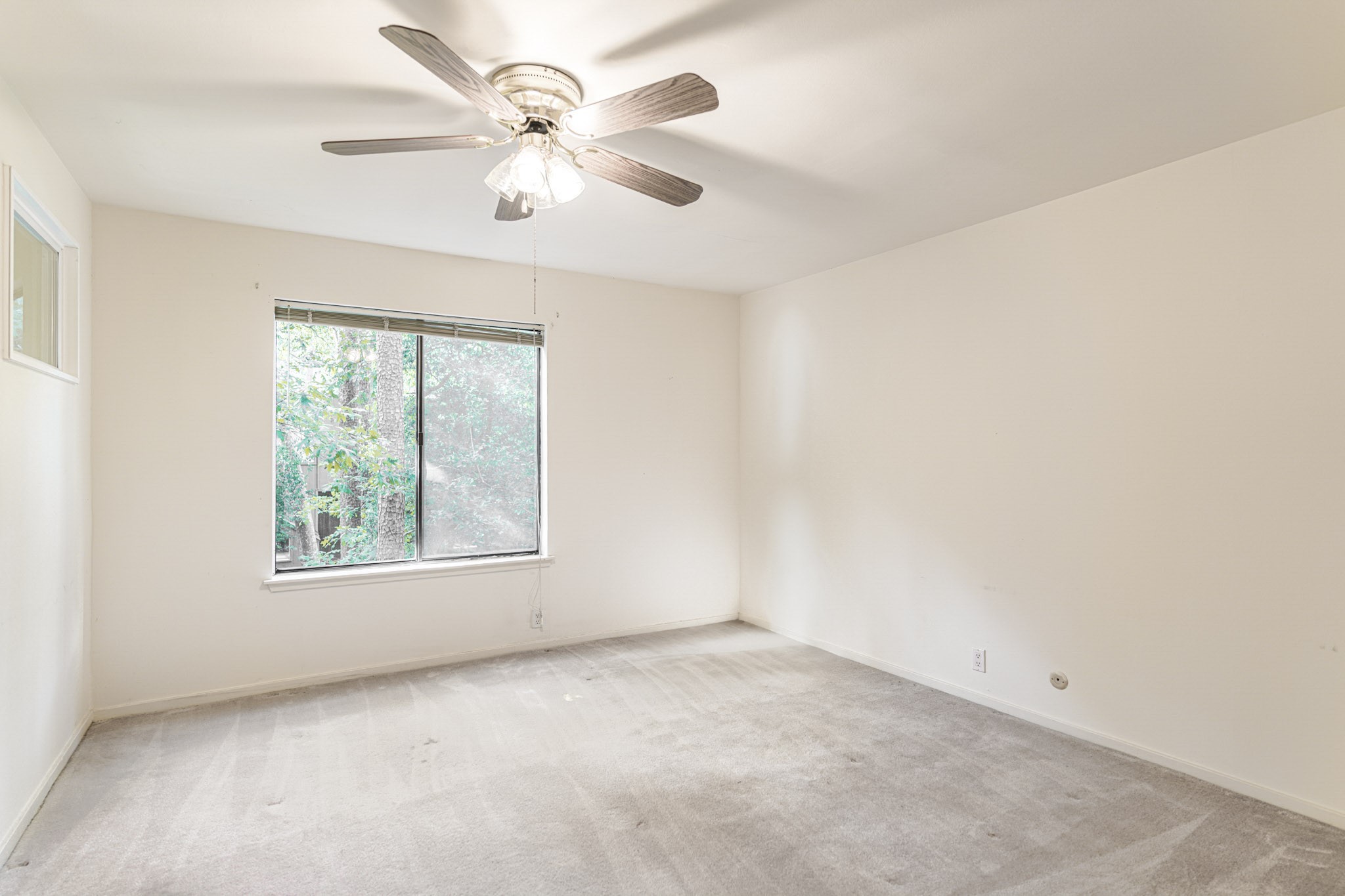 152 Litchfield Lane Houston, TX 77024 - Photo 28 of 33 an empty room with windows and fan
